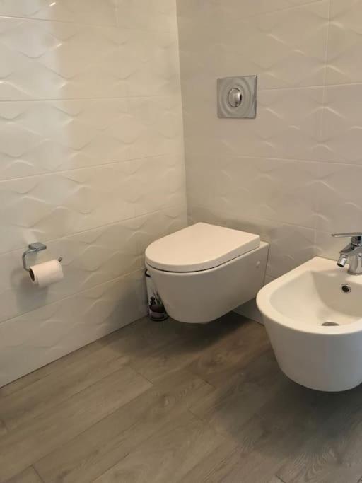 Warm Apartment In The Center Of Tirana City Ngoại thất bức ảnh
