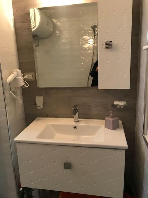 Warm Apartment In The Center Of Tirana City Ngoại thất bức ảnh